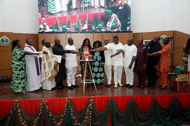 The immediate past Chief of the Naval Staff, Vice Admiral AZ Gambo CFR, represented by Chief of Administration Naval Headquarters, Rear Admiral BJ Gbassa OFR, NOWA Abuja Zonal Director, officiating clergies, senior officers and RENOWA members cutting the cake during 2022 NOWA Christmas Carol in Abuja