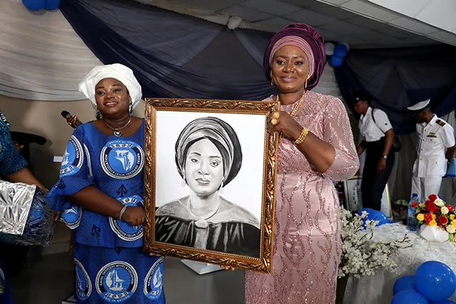 Presentation of Portrait to the immediate past President, Hajiya (Dr.) Aisha Nana Gambo at the Handing Over Ceremony