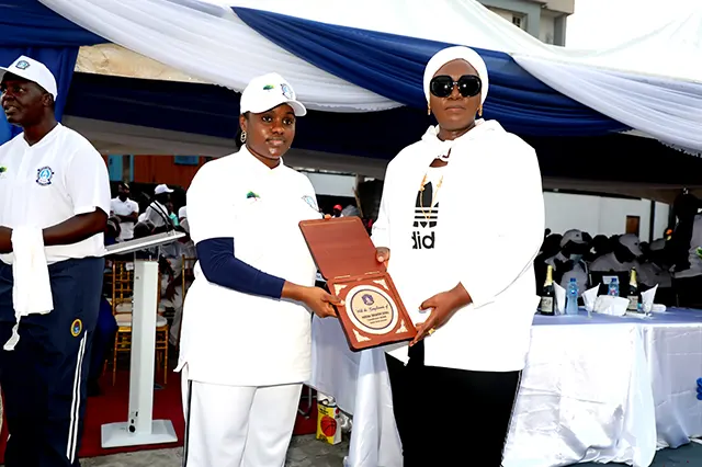 The immediate past President of NOWA, Hajiya Nana Aisha Gambo receiving a souvenir from the NOWA Eastern Zonal Coordinator Mrs Habiba Dewu during the Basketball Clinic