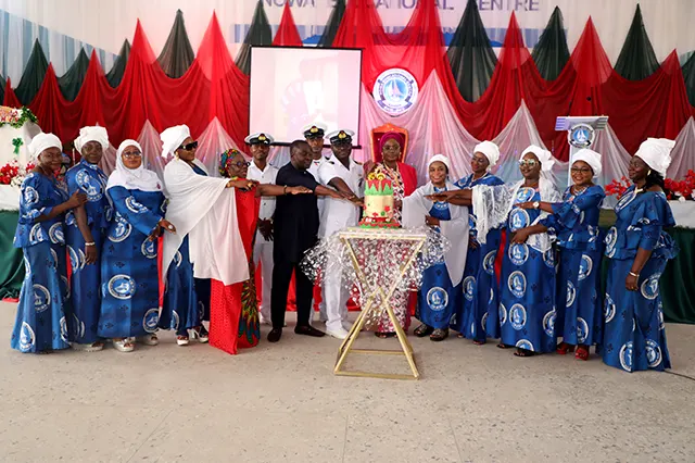 The immediate past President of NOWA, Hajiya (Dr.) Aisha Gambo flanked by the Commandant, NOWA Secondary School Karshi, PTA Chairperson and other NOWA members while cutting the cake of the School’s Christmas Carol